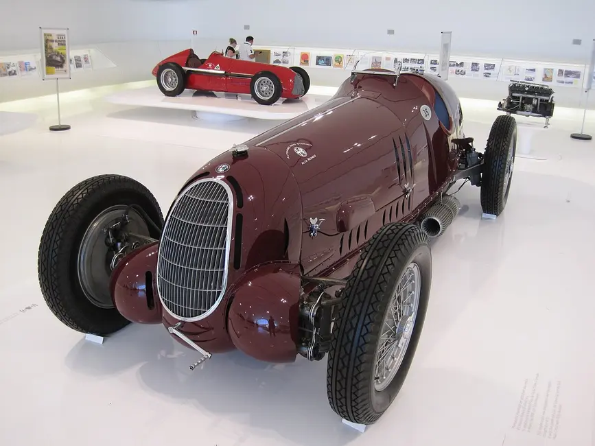 Alfa Romeo 12C-37
